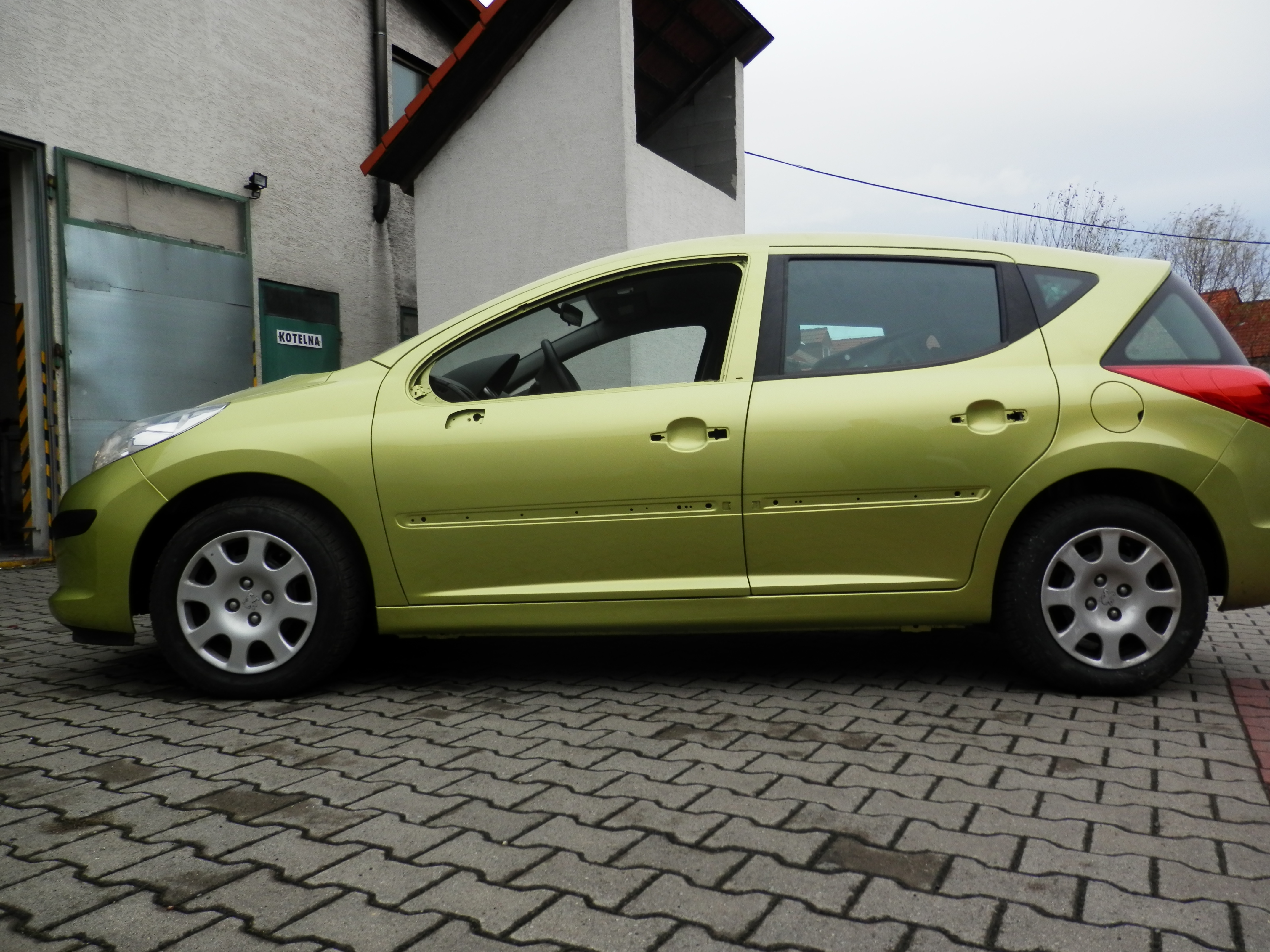 Práce v autolakovně AUTOLAK KRČMÁŘ